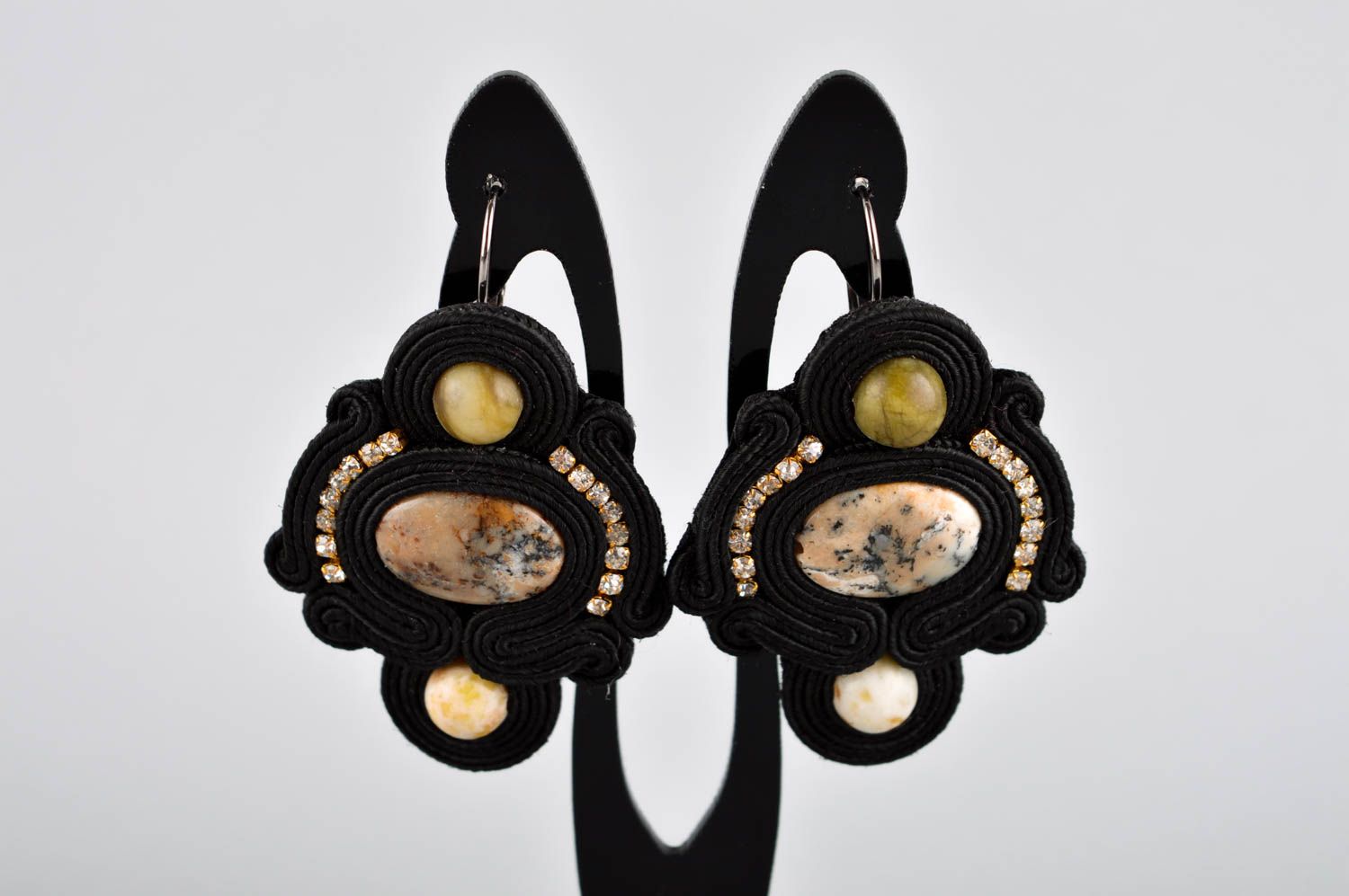 Boucles d'oreilles soutache Bijou fait main noir avec pierres Cadeau femme photo 2