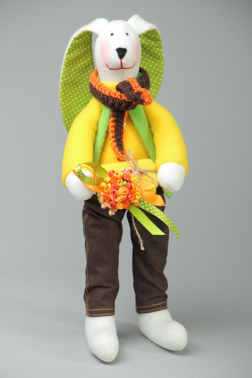 Текстильная игрушка заяц с цветами фото 1
