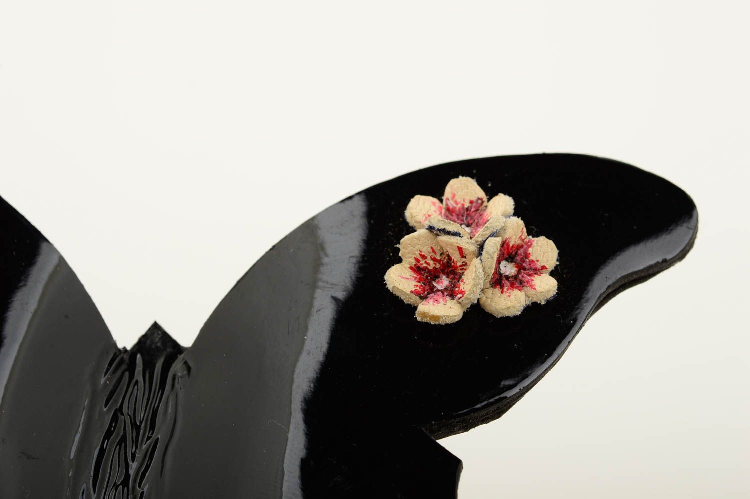 Broche hecho a mano de cuero bisutería fina accesorio para mujer Mariposa foto 4