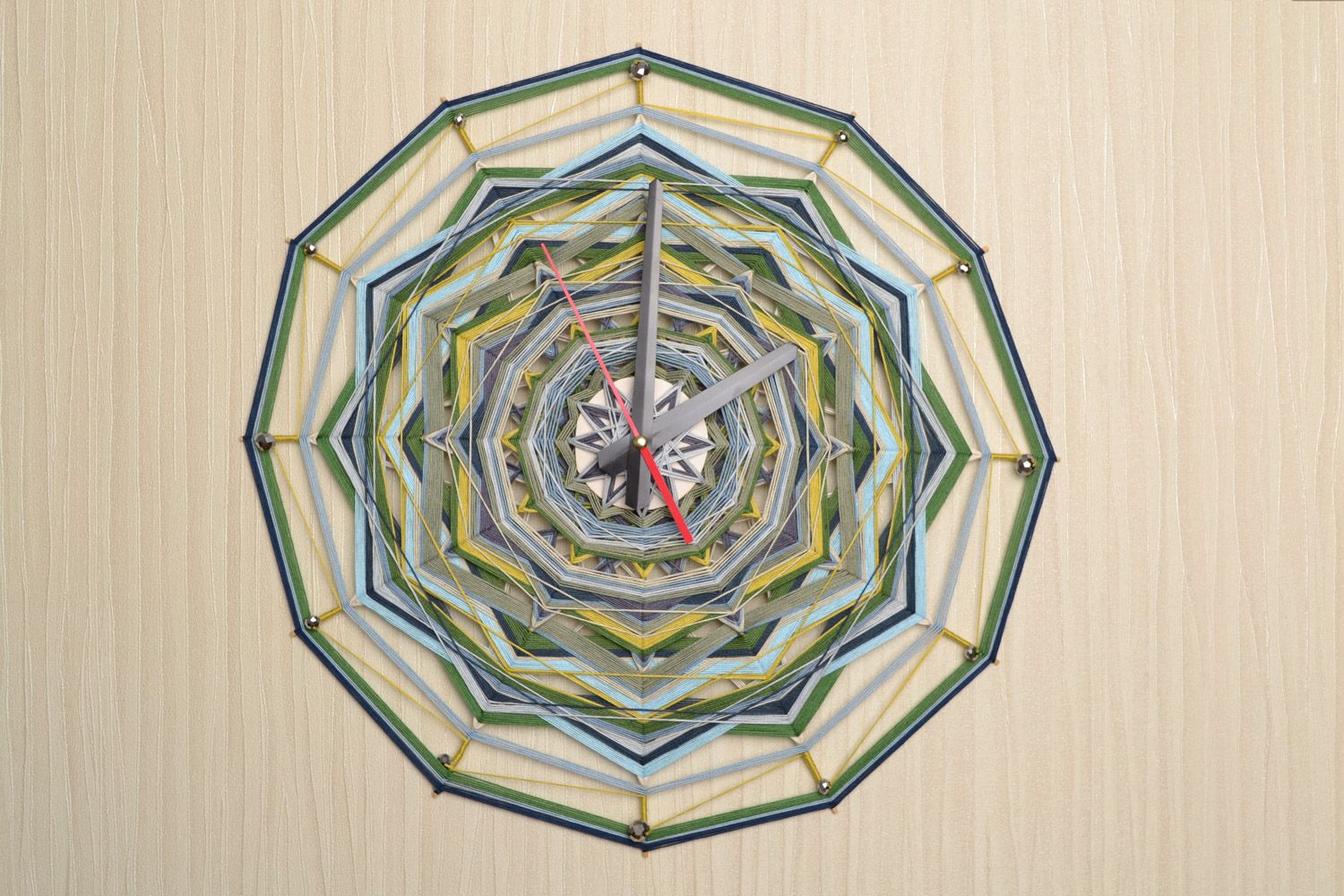 Reloj de pared de hilos mandala artesanal original amuleto para casa foto 1