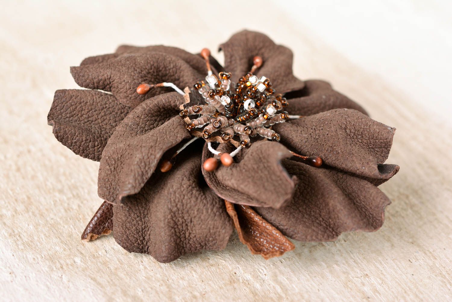 Broche fleur faite main Barrette cheveux Accessoire femme couleur chocolat cuir photo 5
