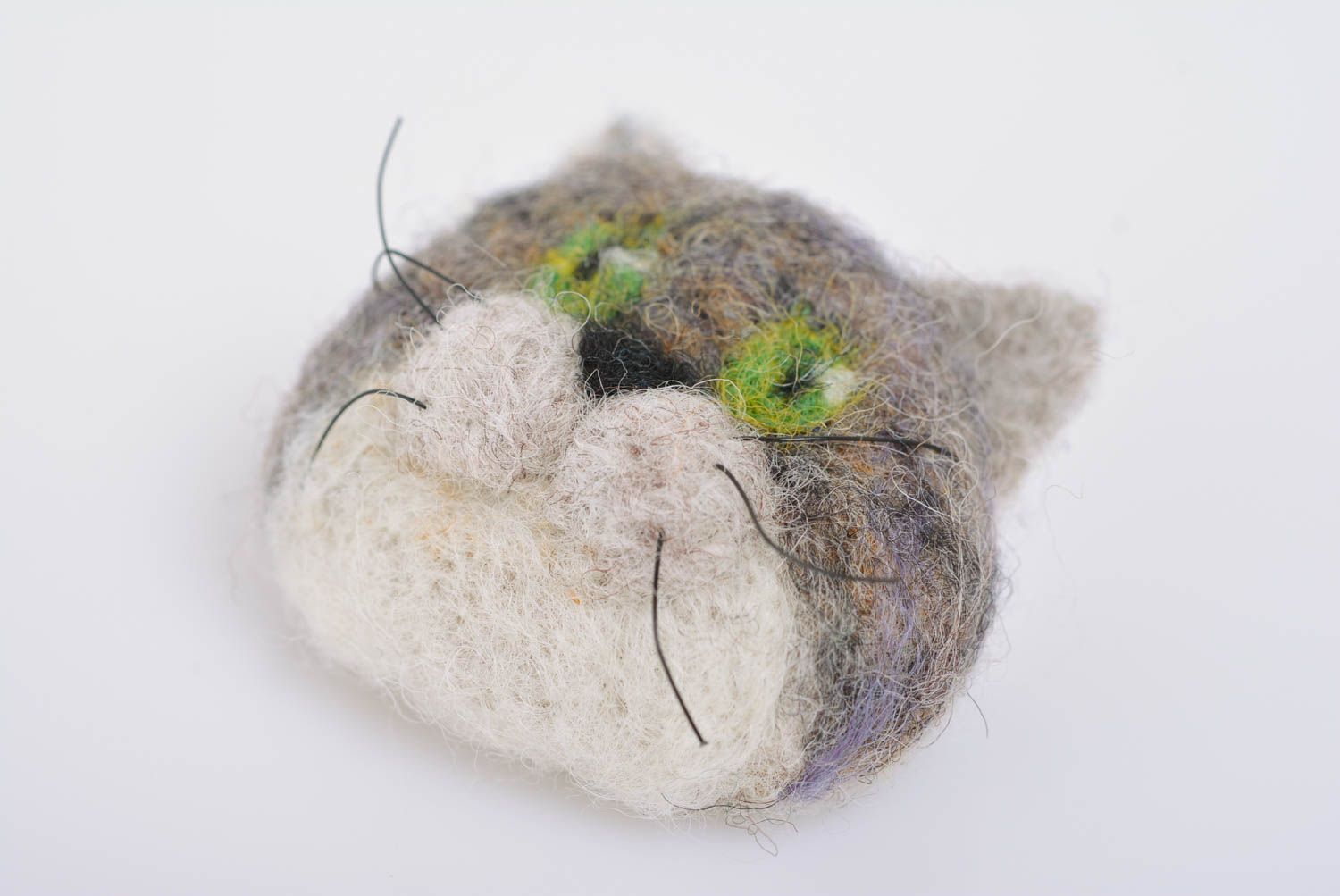Handmade designer small funny animal brooch felted of wool head of gray cat photo 4
