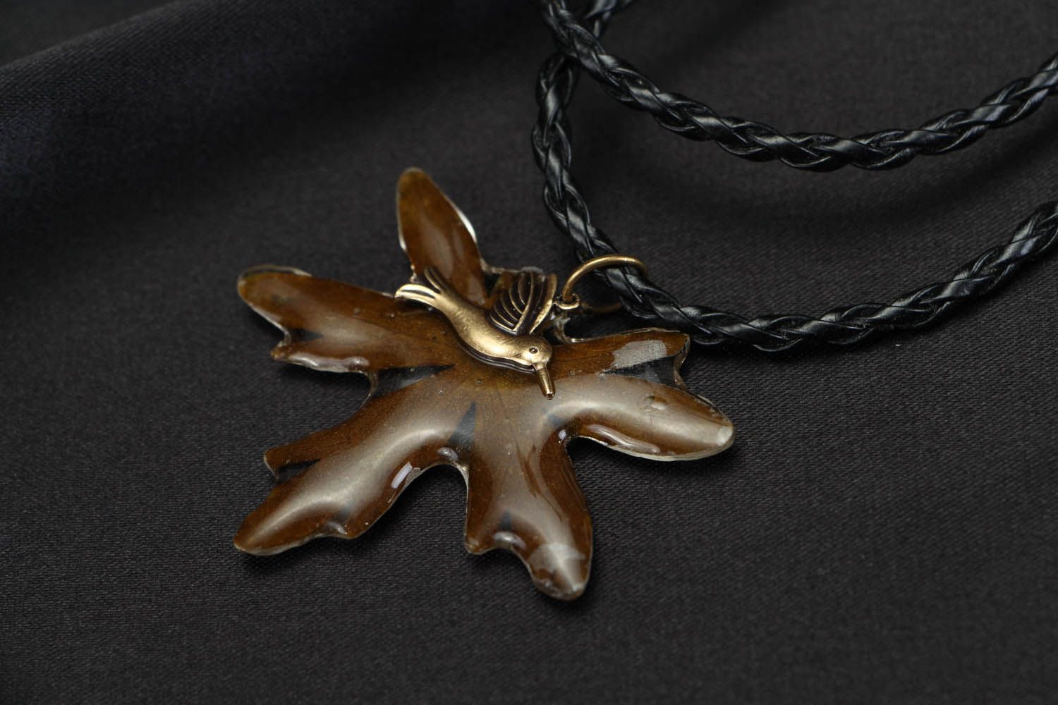 Pendant with a leaf coated with epoxy photo 4