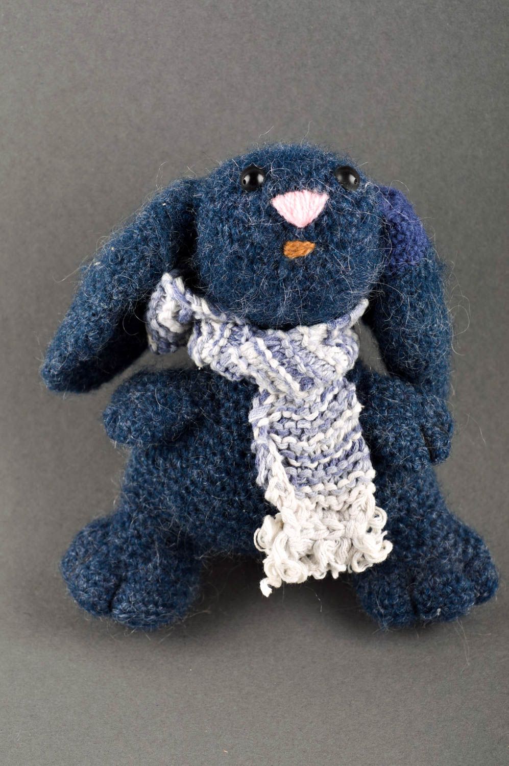 Doudou lapin bleu foncé fait main Jouet tricot original mignon Cadeau enfant photo 1