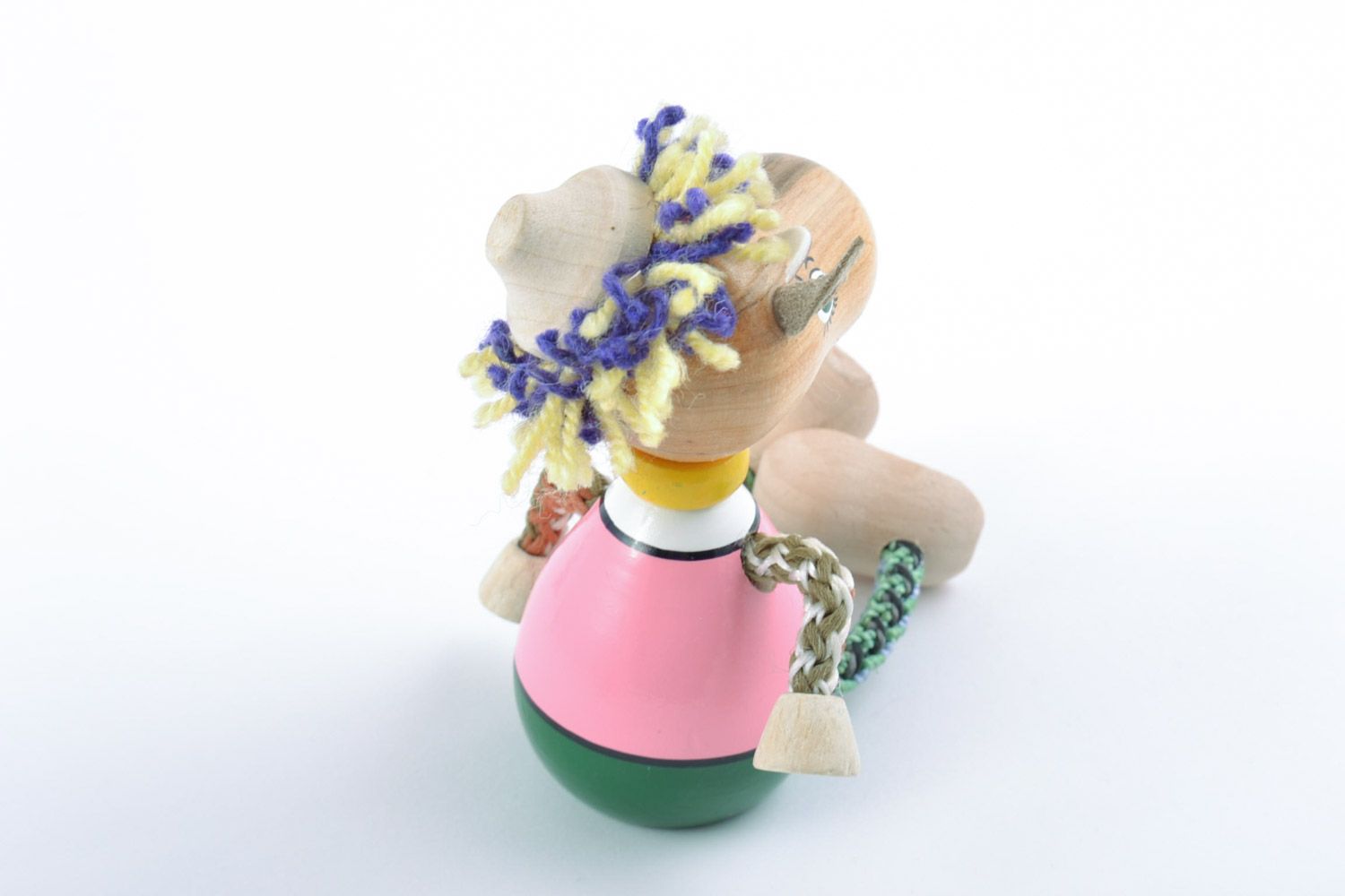 Petit jouet artisanal en bois fait main bouc peint écologique pour enfant photo 4