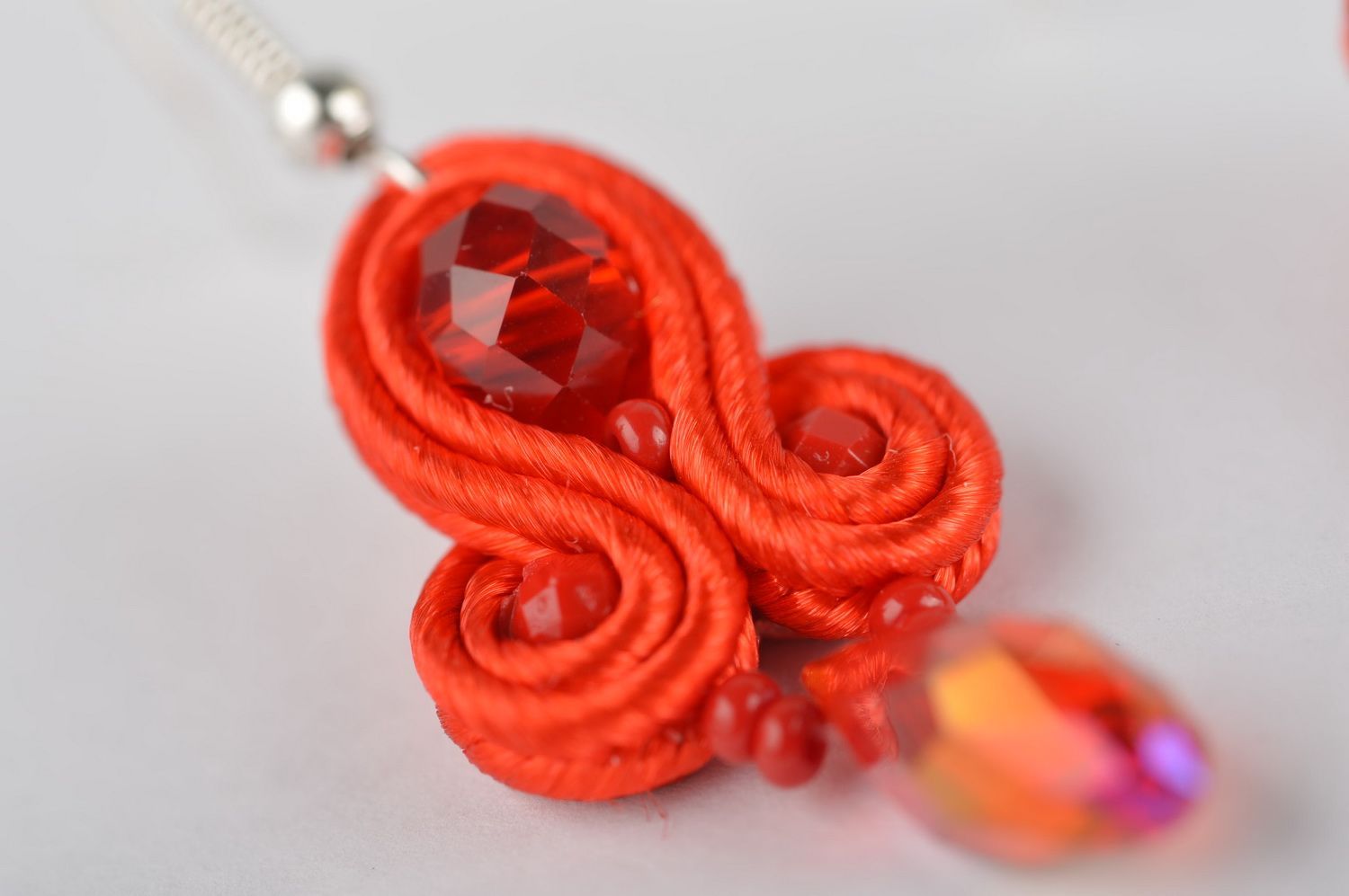 Boucles d'oreilles pendantes Bijou fait main rouges avec pierre Cadeau femme photo 4