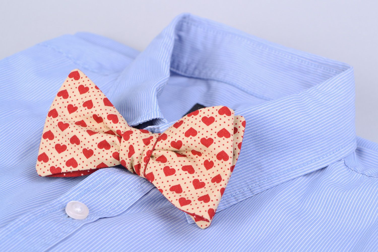 Handmade unusual bow tie sewn of cotton fabric with hearts pattern unisex photo 1