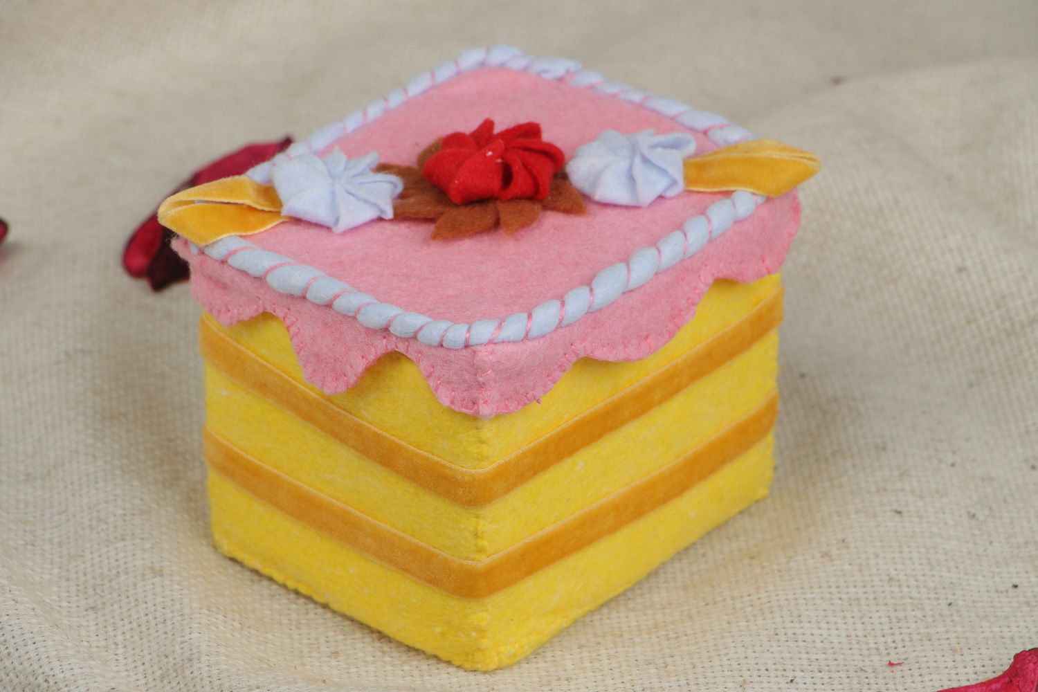 Handmade children's colorful jewelry box made of felt in the shape of a cake photo 5