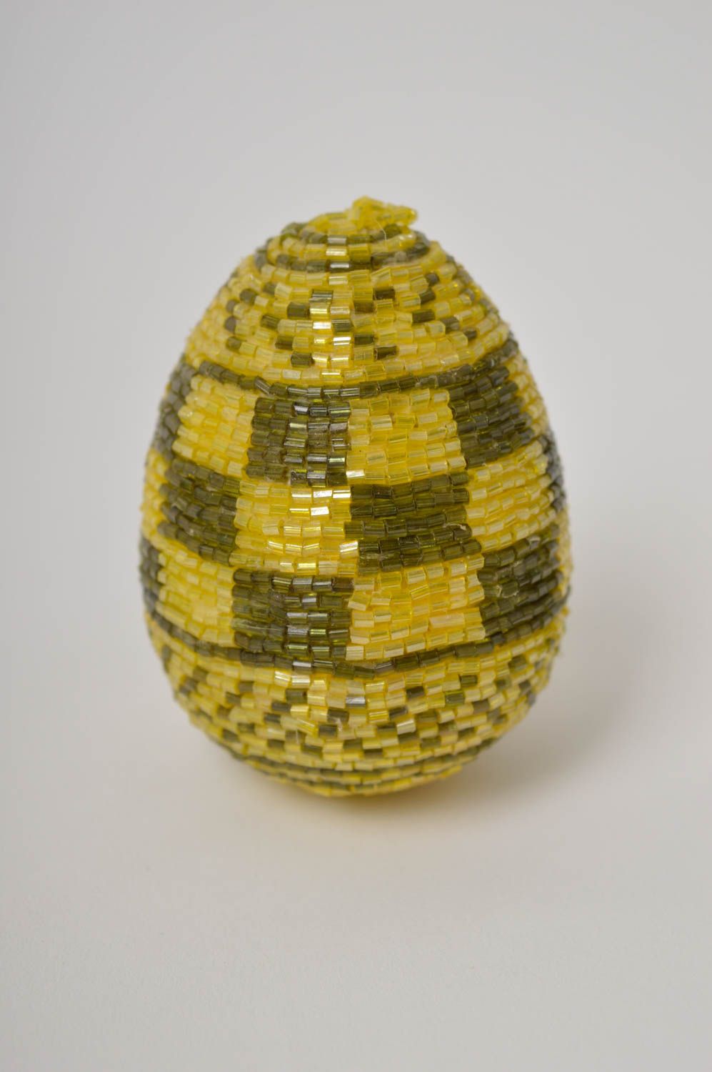 Пасхальное яйцо хэнд мэйд яйцо из бисера зеленое бисерный пасхальный декор фото 2