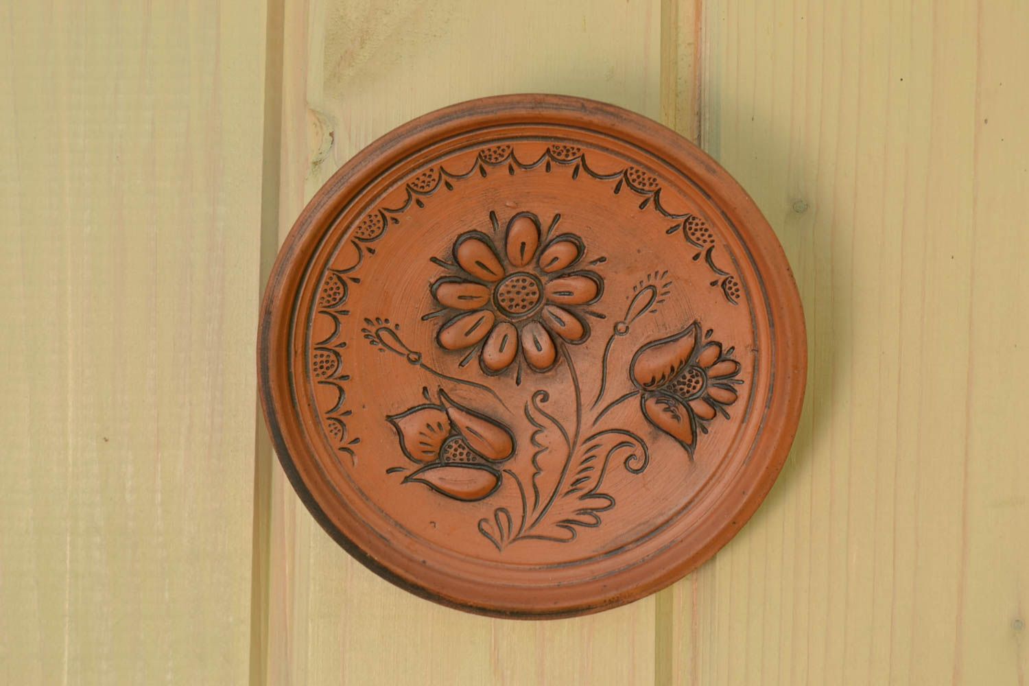 Handmade decorative ceramic wall plate with relief flower image kilned with milk photo 1