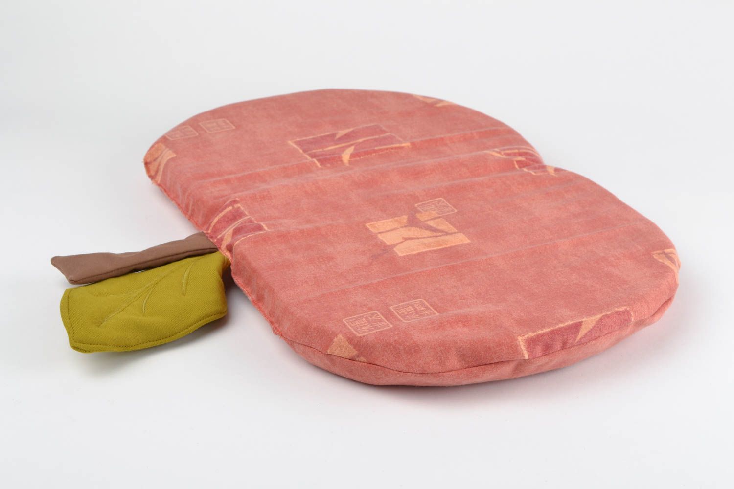 Almohada de algodón para silla o taburete artesanal con forma de manzana  foto 3