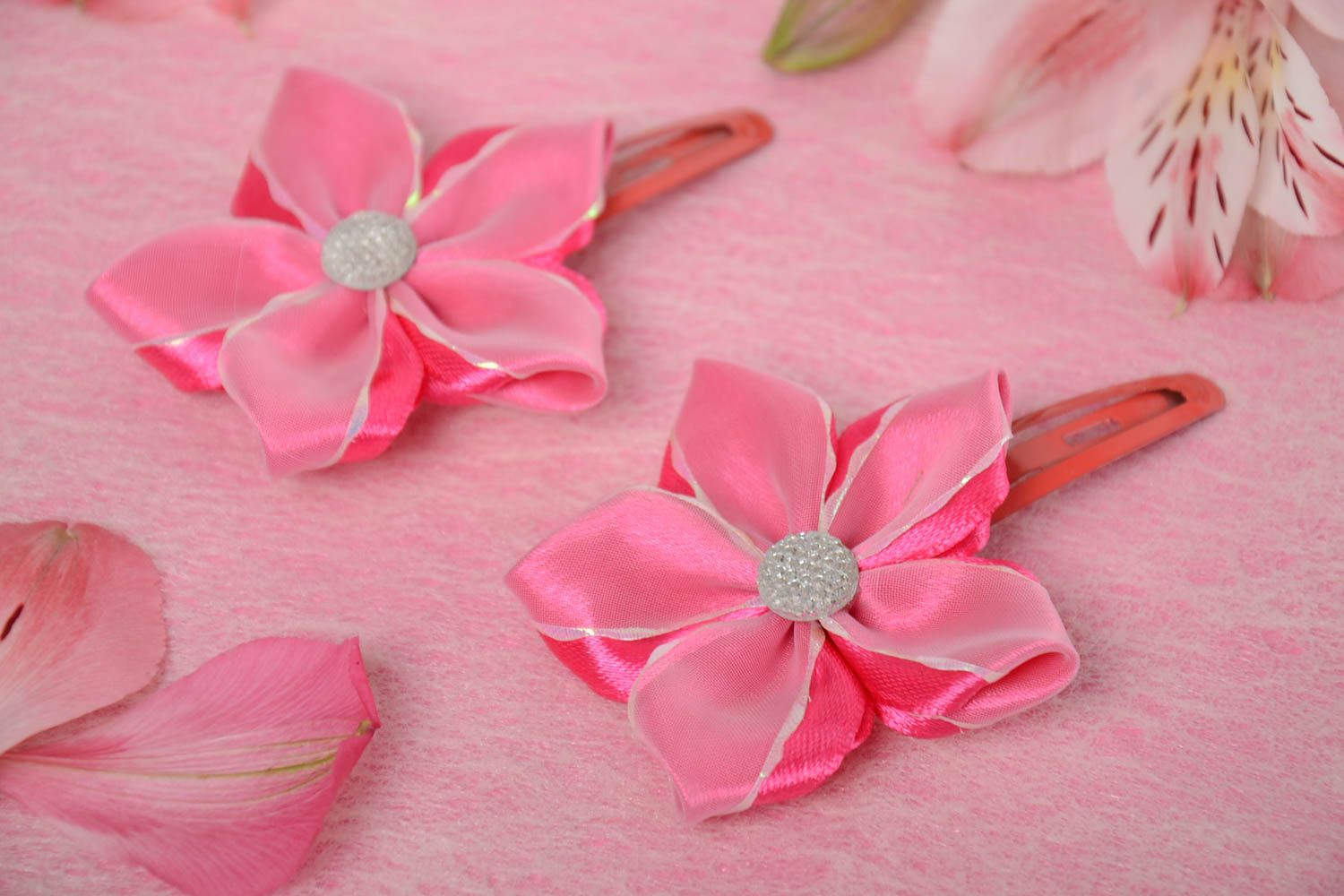 Set of 2 handmade children's pink textile flower hair clips  photo 1