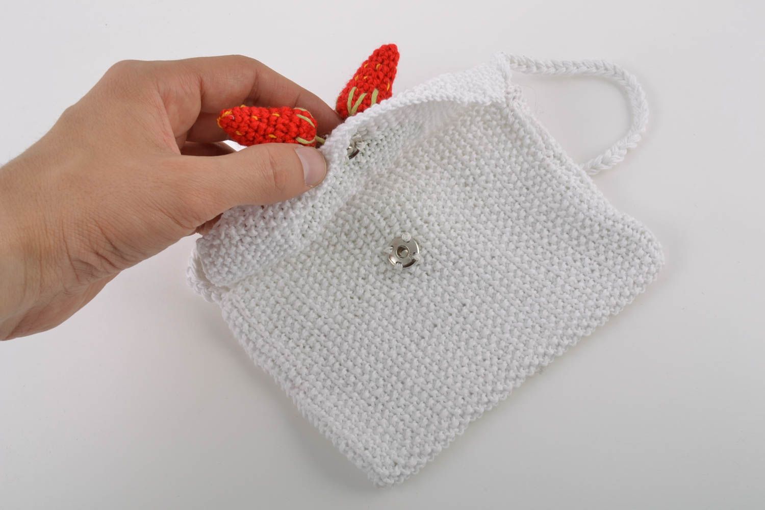 Handmade white shoulder bag crocheted of cotton threads with strawberry for girl  photo 3