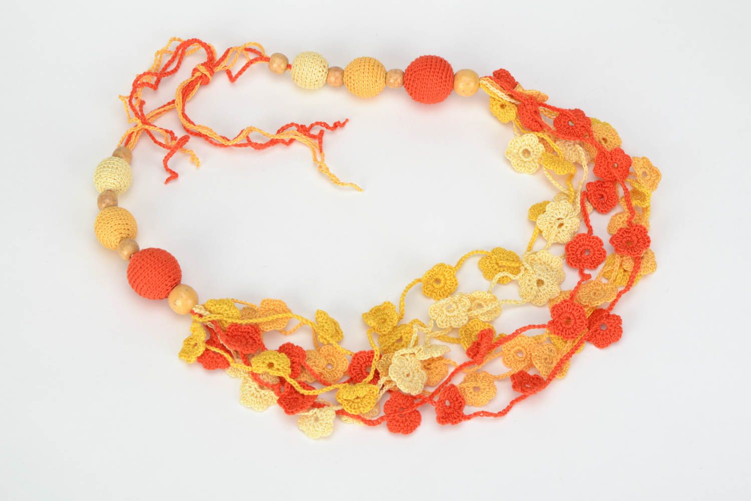 Long collier en perles recouvertes de tricot jaune-orange fait main original  photo 2