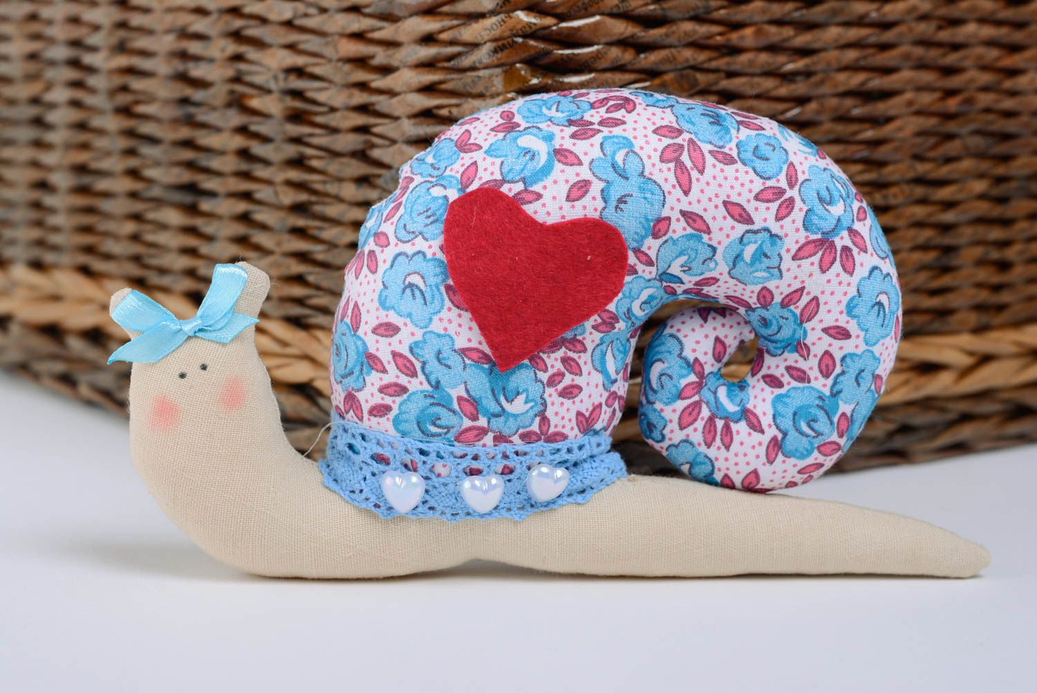 Jouet mou escargot fait main en tissu de coton décoratif original avec coeur photo 5