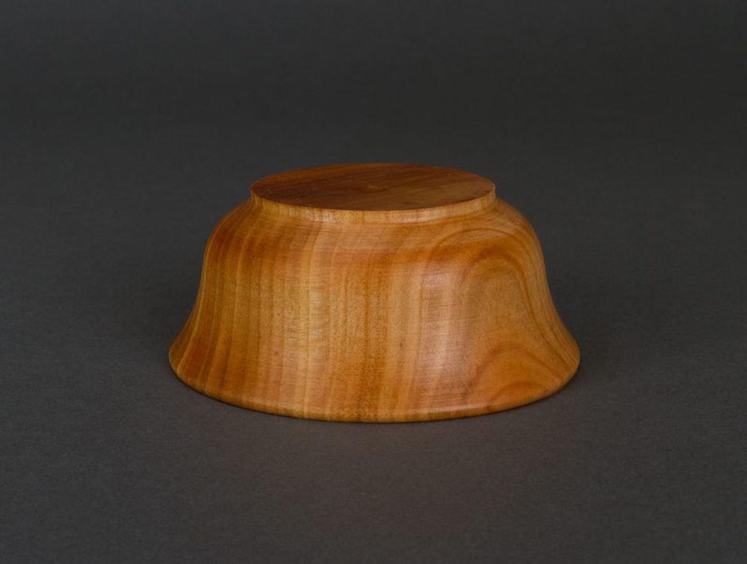 Bowl made of natural wood photo 5