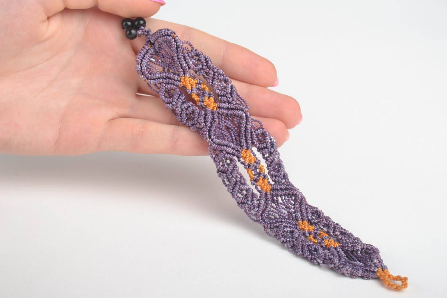 Pulsera hecha a mano de hilos violeta accesorios de moda bisutería artesanal foto 5