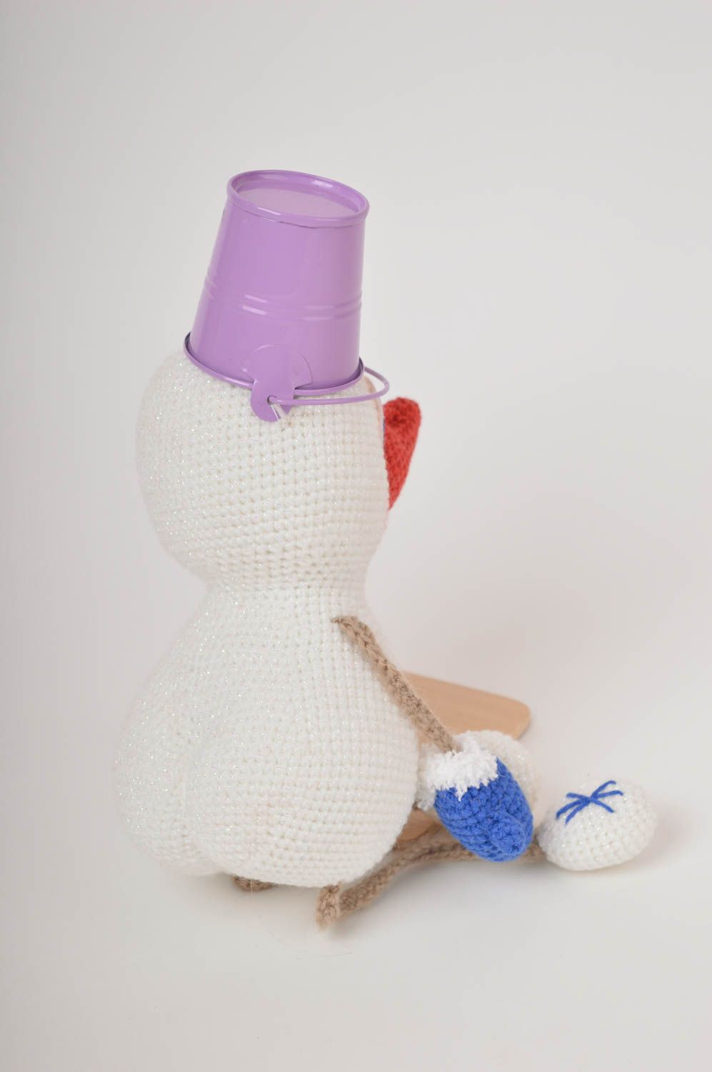 Peluche bonhomme de neige Jouet fait main tricoté avec seau Cadeau enfant photo 4