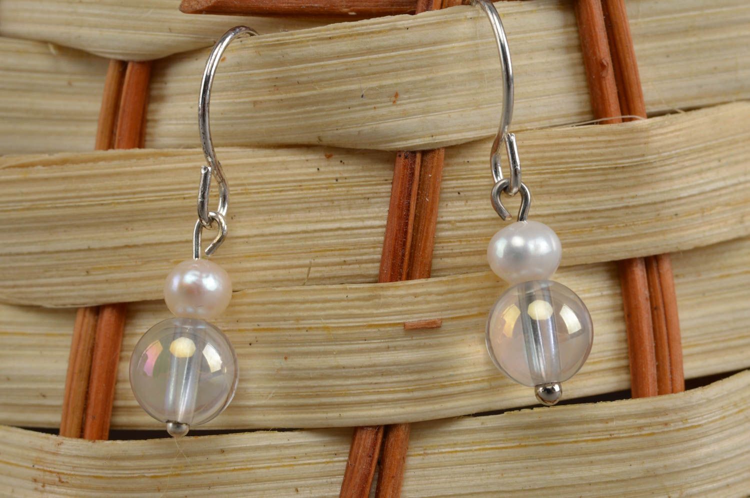 Boucles d'oreilles en perles d'eau douce et quartz faites main délicates photo 1