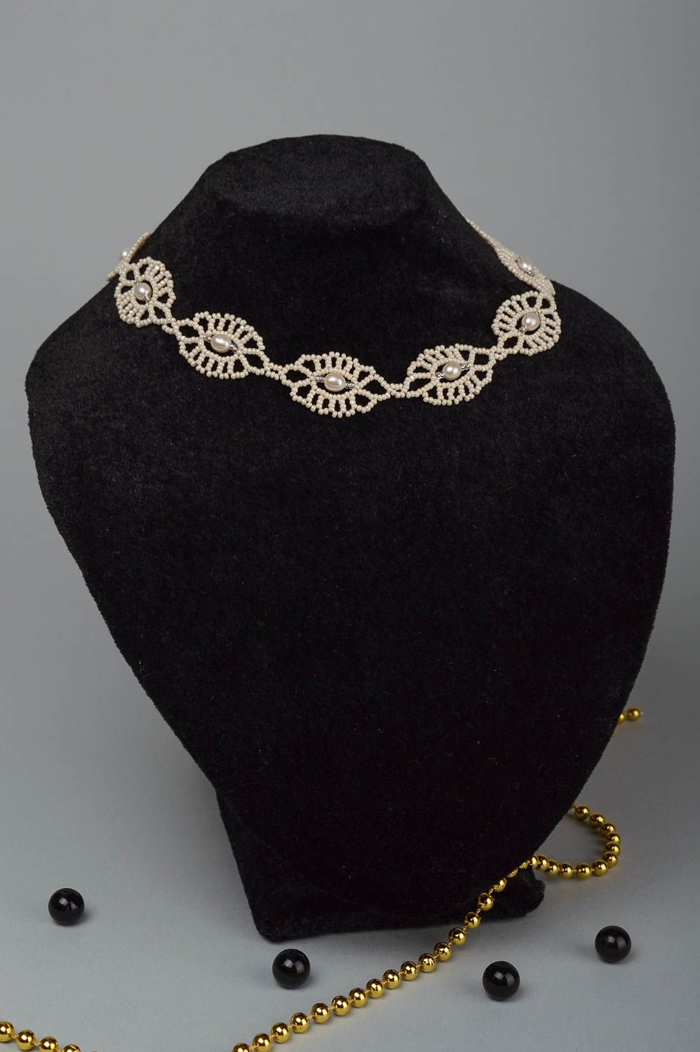 Колье из бисера украшение ручной работы ожерелье из бисера белое ажурное фото 1