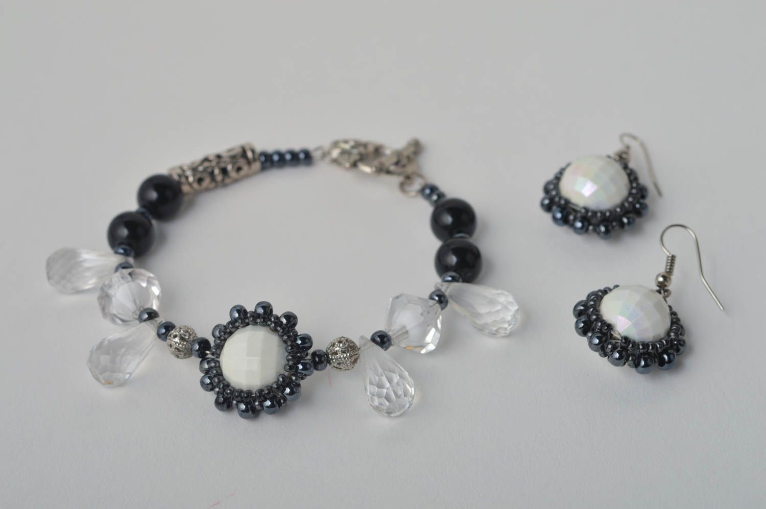 Beautiful handmade jewelry set beaded earrings beaded bracelet design gift ideas photo 2