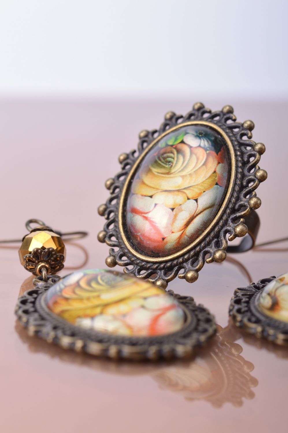 Handmade designer vintage jewelry set on metal basis dangle earrings and brooch photo 5