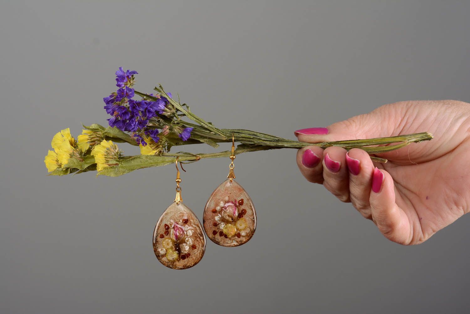 Acrylic earrings with dried flowers photo 2
