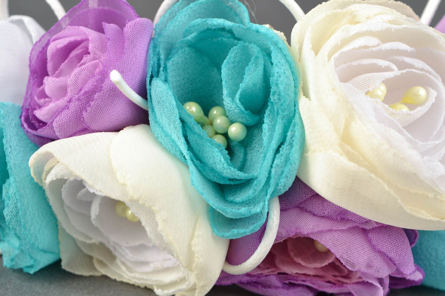 Нежный обруч с цветами из ткани ручная работа  фото 3