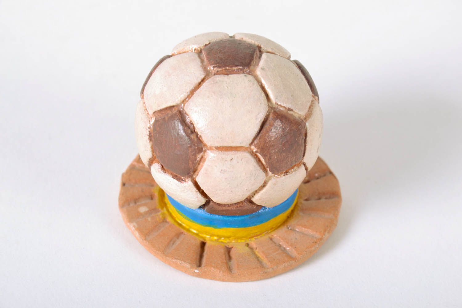 Estatueta decorativa artesanal de argila decoração do interior figuras de cerâmica Bola para futebol foto 3