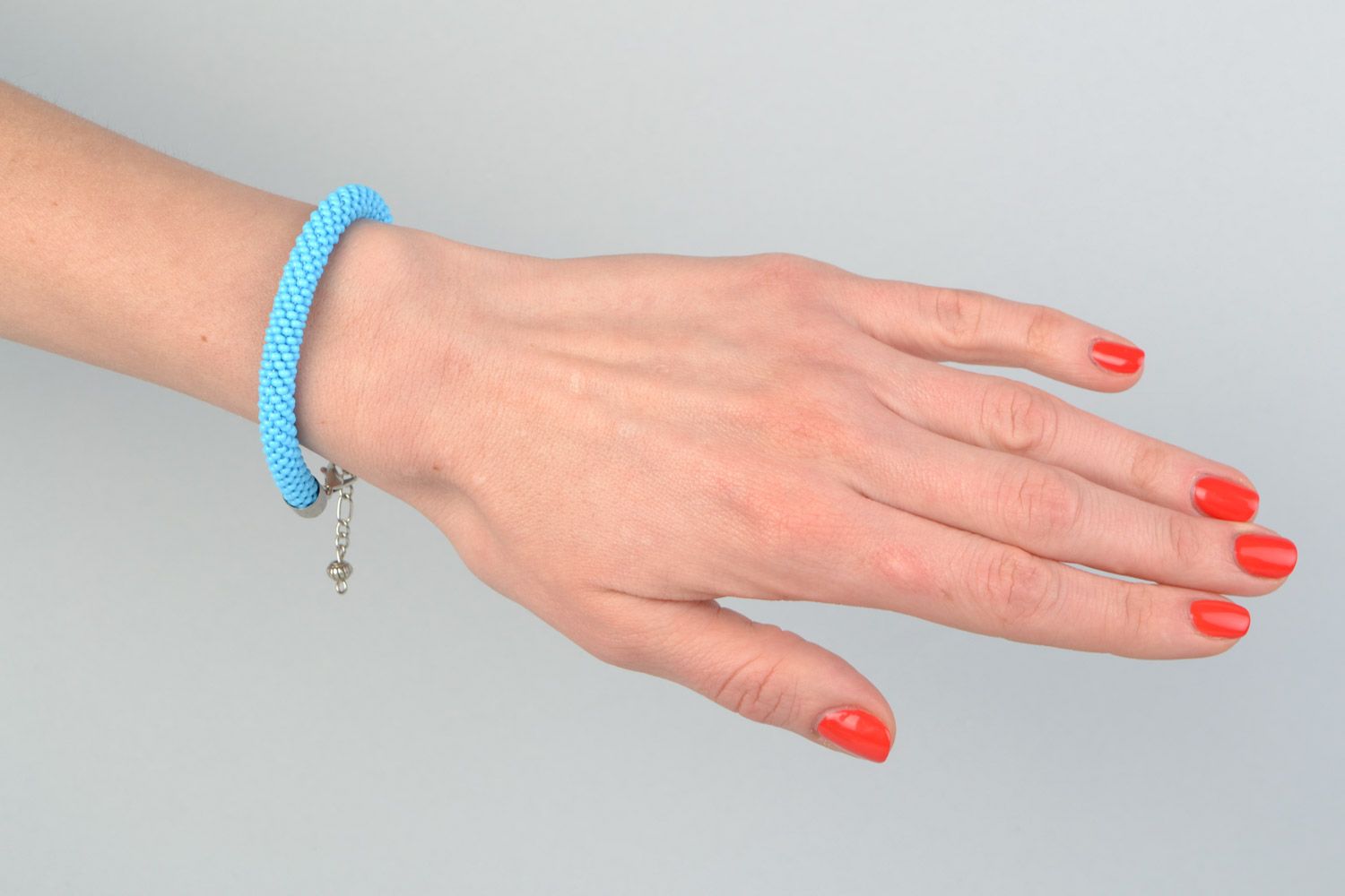 Наручный браслет из чешского бисера голубой жгут ручной работы женский авторский фото 1