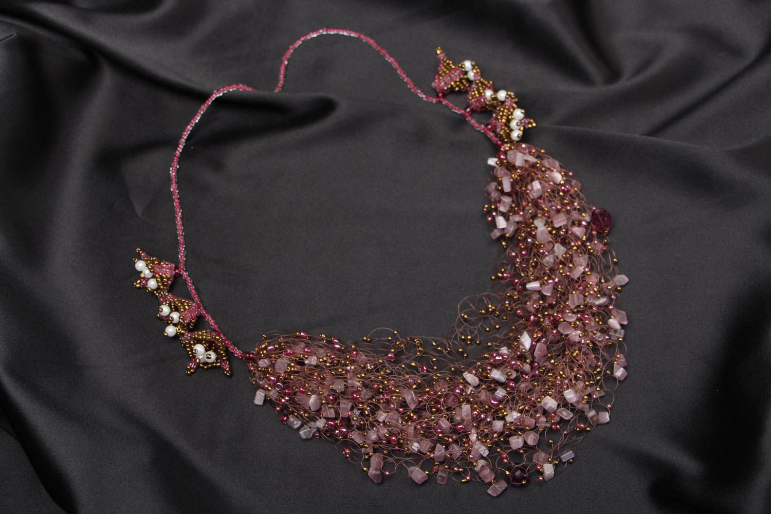 Beaded necklace with natural stones of pink color photo 1