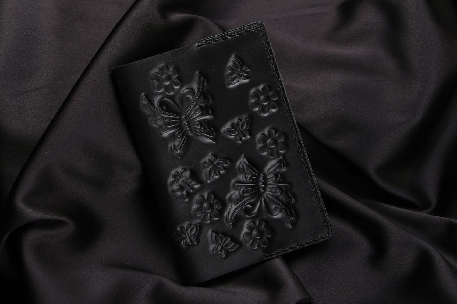 Schwarze Passhülle aus Leder foto 1