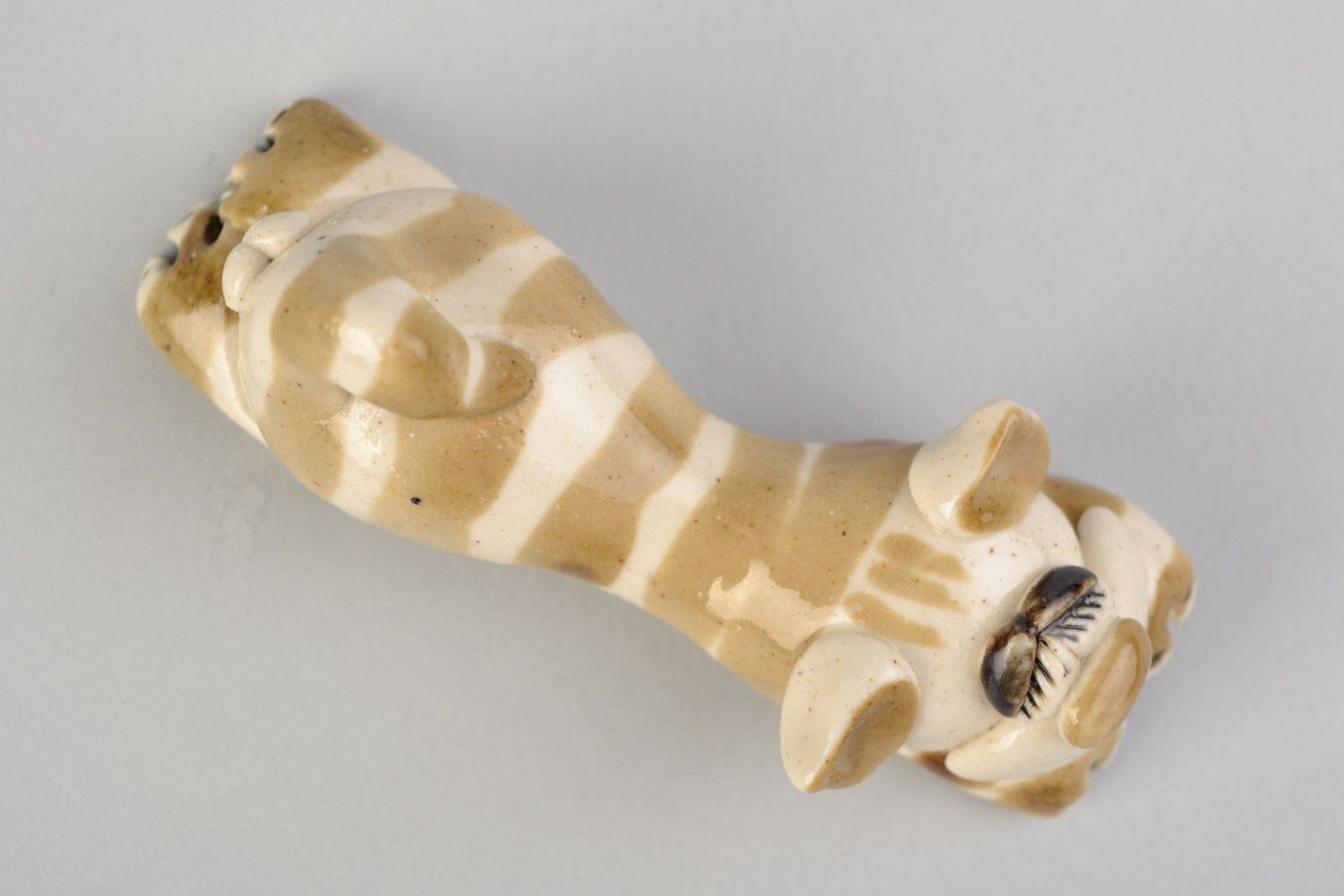 Figurine en céramique miniature peinte de glaçure en forme de chat faite main photo 3