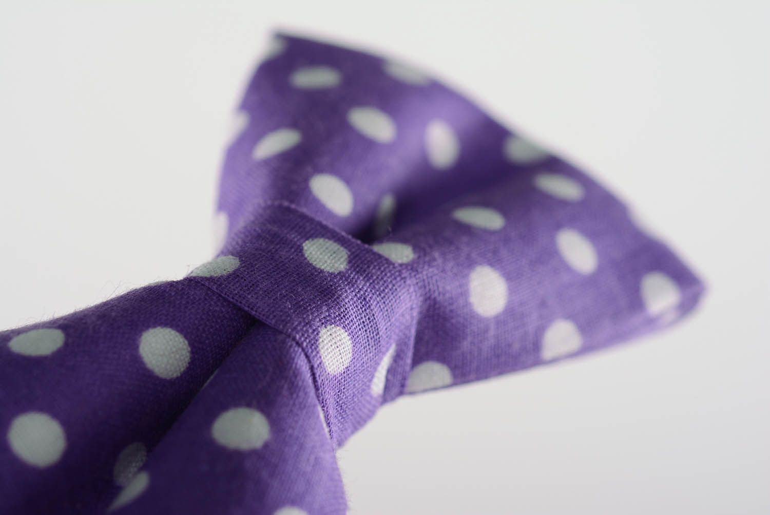 Purple bow tie with dots photo 4