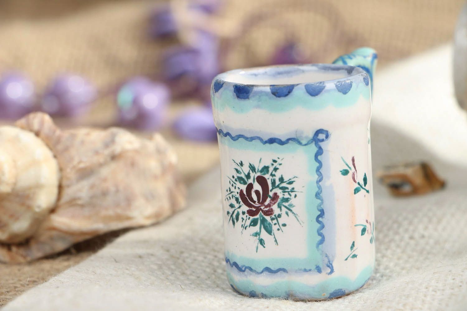 Petit vase en céramique en forme d'une tasse bleue photo 5