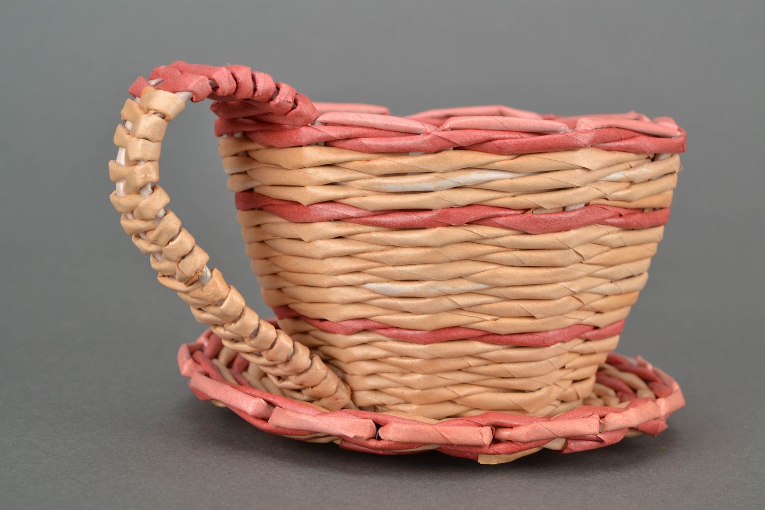 Woven flower pot with saucer photo 1