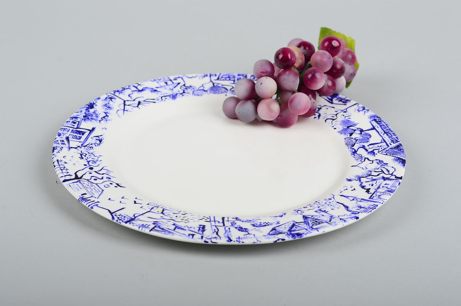 Assiette décorative Déco fait main aux ornements bleus Vaisselle déco blanche photo 1