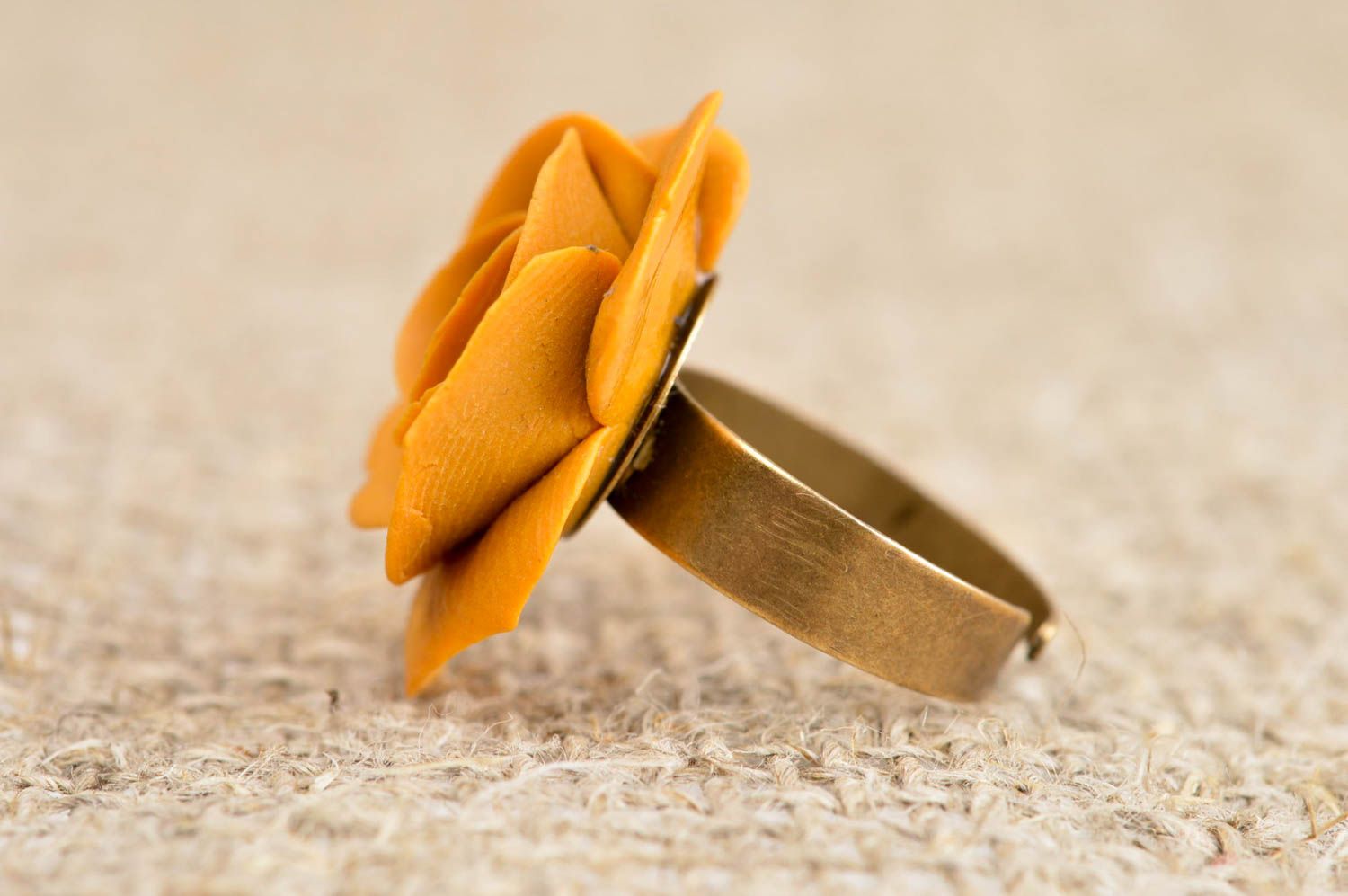 Кольцо ручной работы украшение из полимерной глины украшение кольцо желтая роза фото 2