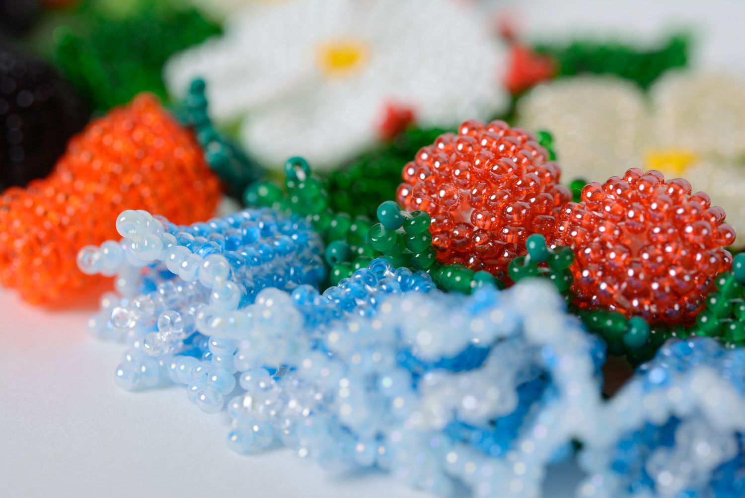 Massives buntfarbiges handgemachtes Collier aus Glasperlen mit Blumen für Frauen foto 5