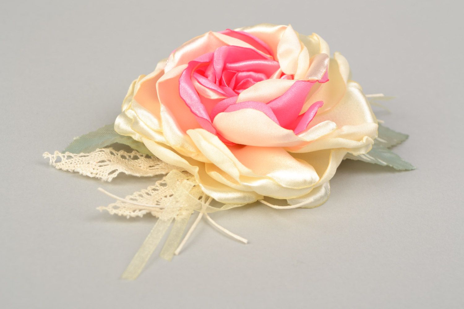 Роза из шелка и сатина красивый цветок из ткани ручной работы  фото 4