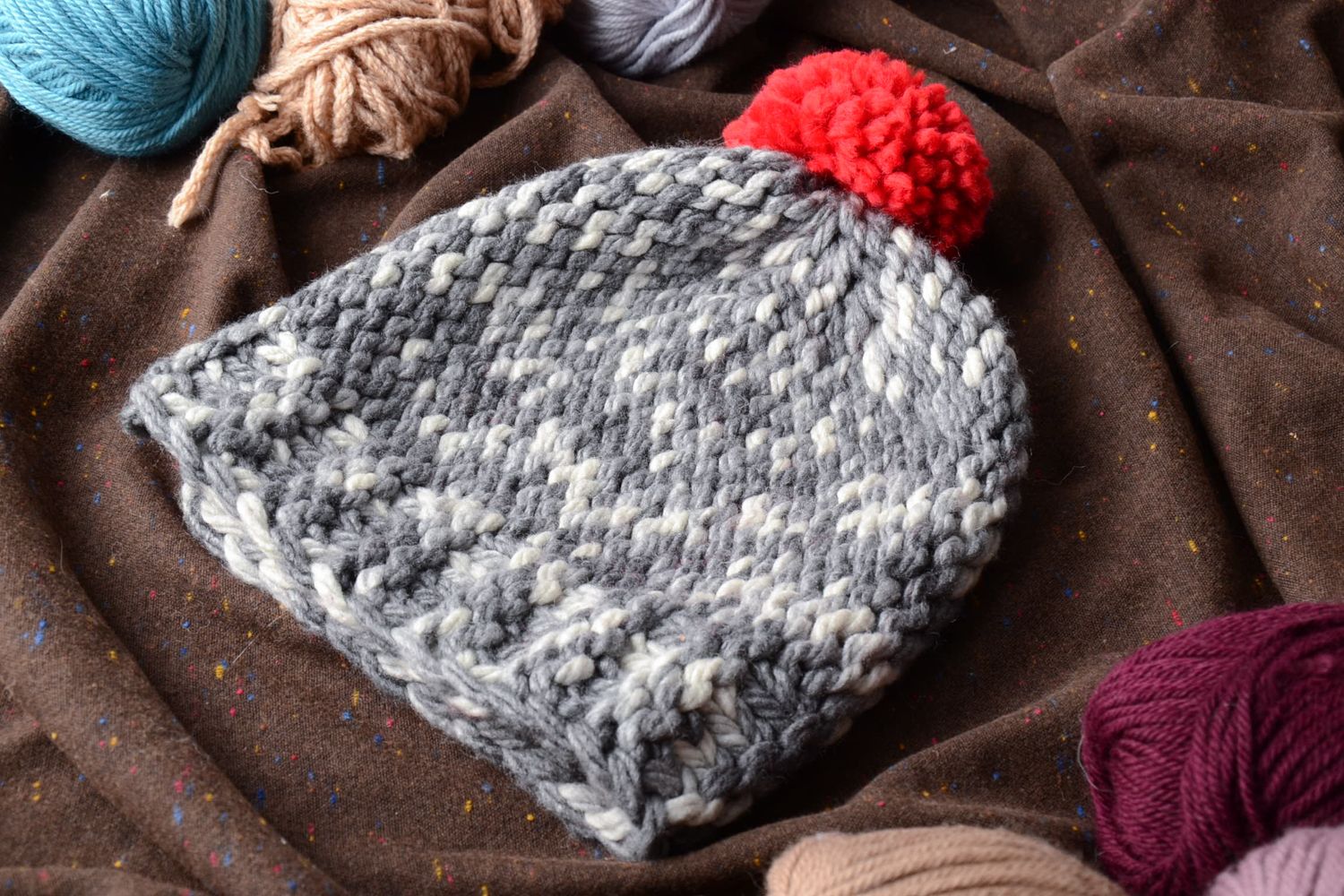 Women's crochet hat with pompon photo 2