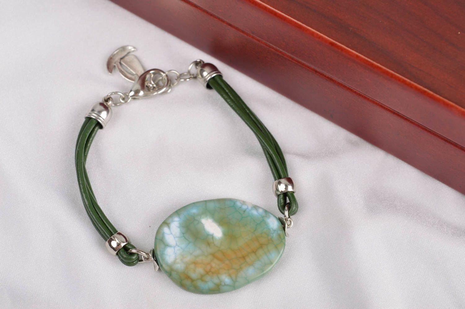 Bracelet en agate et cuir Bijou fait main vert design Cadeau pour femme photo 1