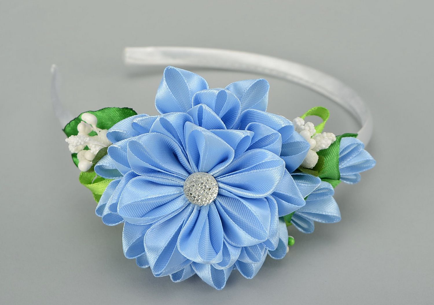 Обруч, венок на голову с голубым атласным цветком фото 1
