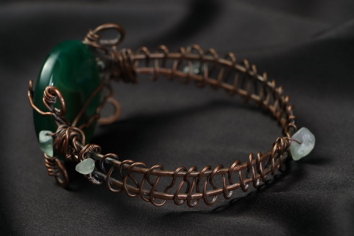 Copper bracelet with jade and amethyst photo 3