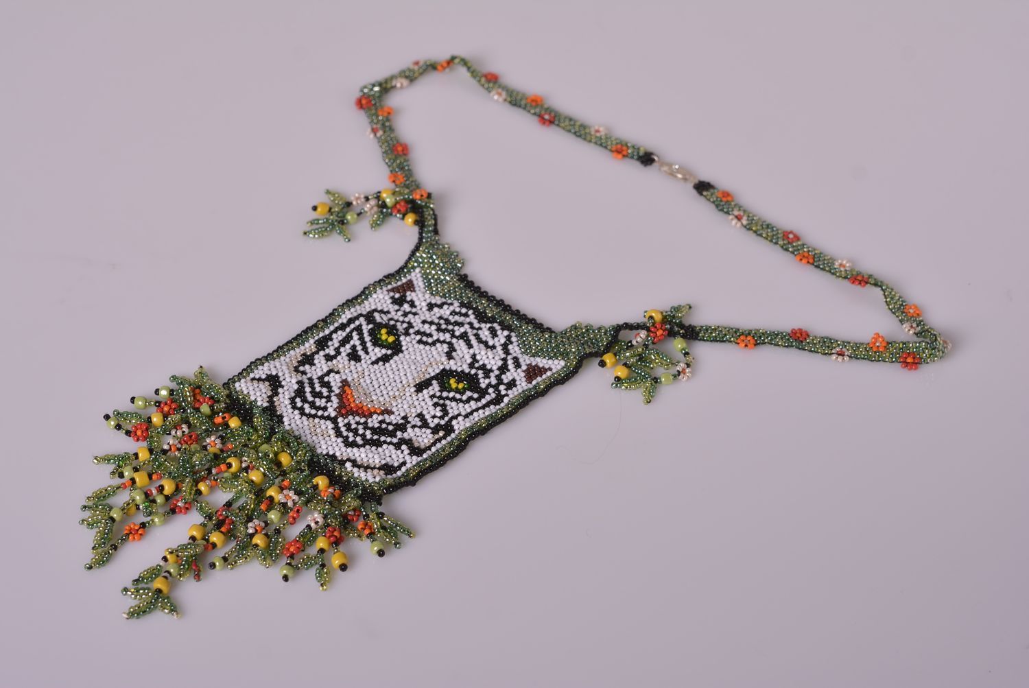 Колье из бисера украшение ручной работы ожерелье из бисера белый тигр женское фото 1