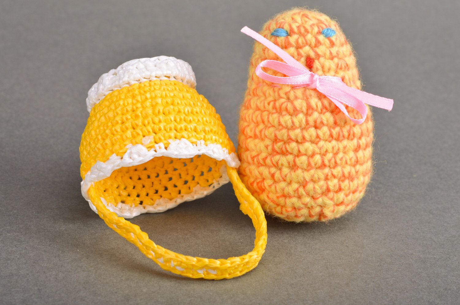 Handmade Easter decoration yellow crochet chicken with bow in basket  photo 3
