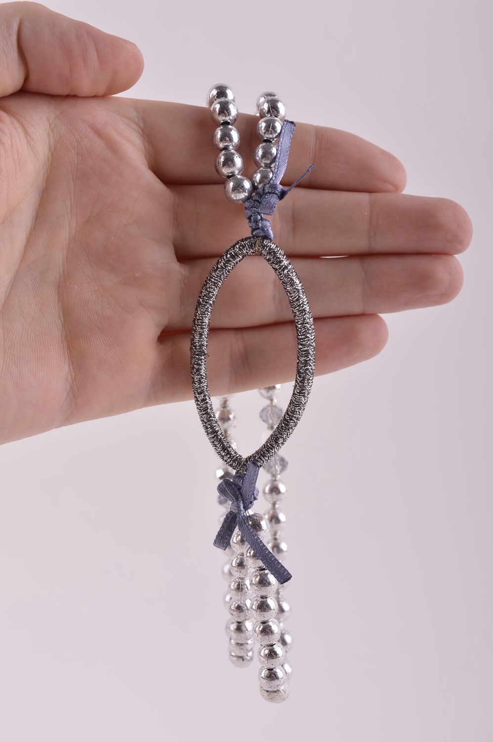 Handgemachter Schmuck Haarband mit Perlen Frauen Accessoire silbernes Haarband foto 5