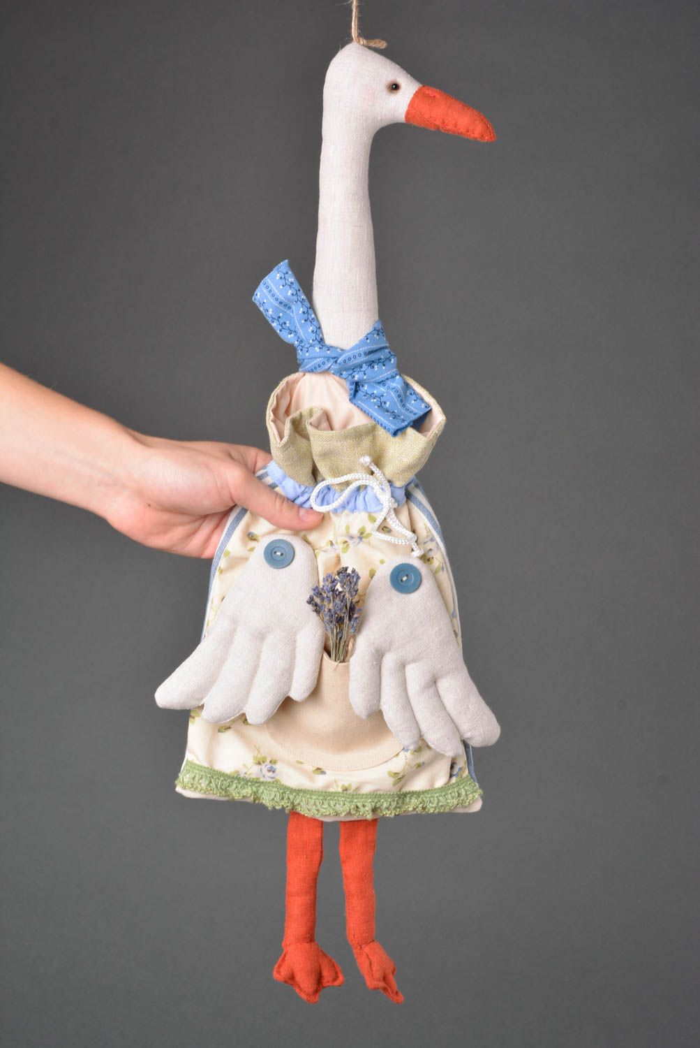 Интерьерная игрушка ручной работы кукла пакетница Гусыня из хлопка декор кухни фото 4