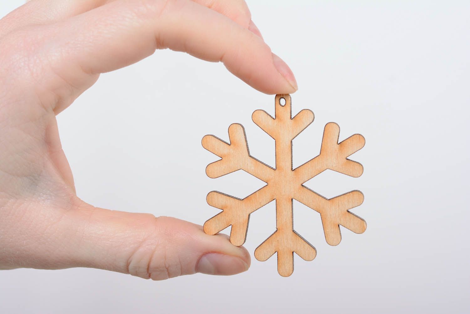 Magnet à décorer flocon de neige en bois  photo 4