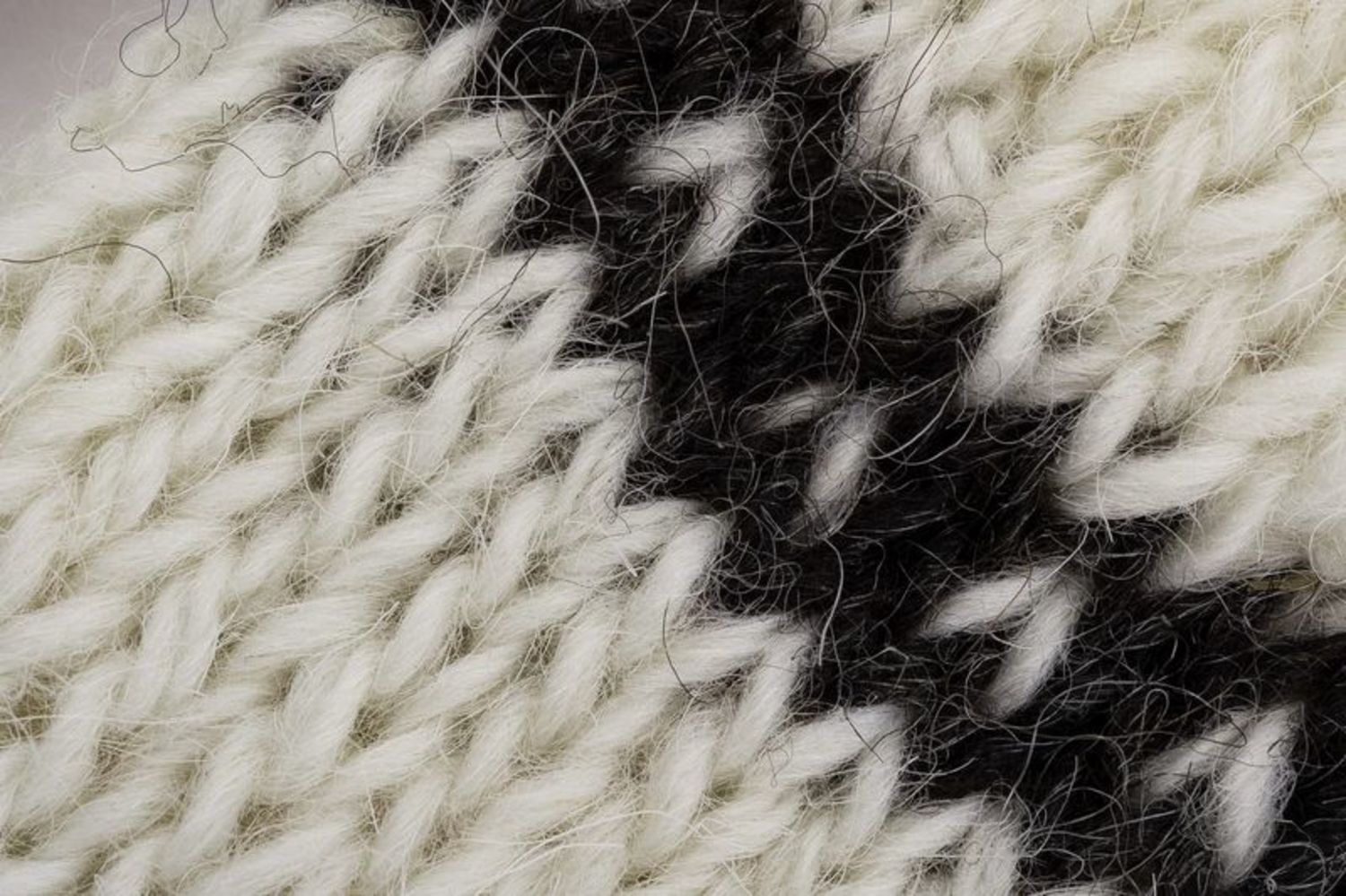 Chaussettes d'enfant tricotées en laine photo 4